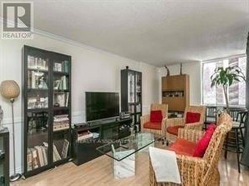 107 - 2500 Bridletowne Circle, Toronto, ON - Indoor Photo Showing Living Room