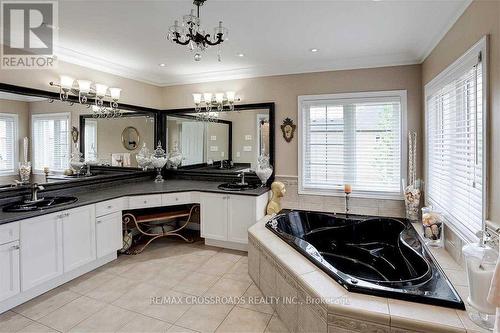 2 Mumberson Court, Markham, ON - Indoor Photo Showing Kitchen