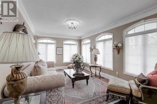 2 Mumberson Court, Markham, ON - Indoor Photo Showing Living Room