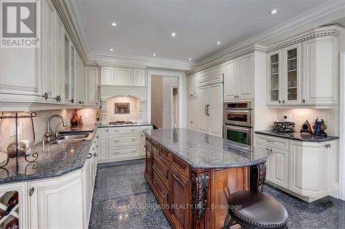 2 Mumberson Court, Markham, ON - Indoor Photo Showing Kitchen With Double Sink With Upgraded Kitchen