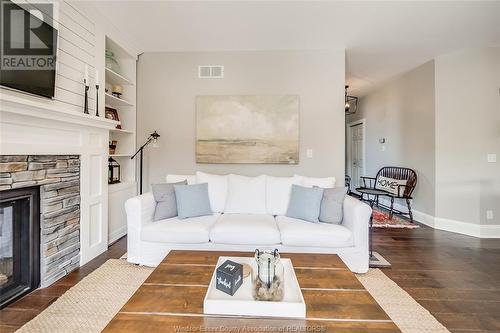 1255 Lakeview, Windsor, ON - Indoor Photo Showing Living Room With Fireplace