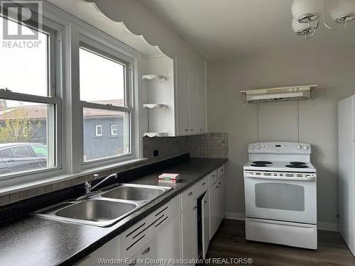 403 Edinborough Street, Windsor, ON - Indoor Photo Showing Kitchen With Double Sink