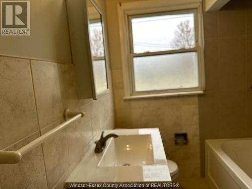 403 Edinborough Street, Windsor, ON - Indoor Photo Showing Bathroom