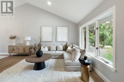 169 Ryan Street, Amherstburg, ON - Indoor Photo Showing Living Room