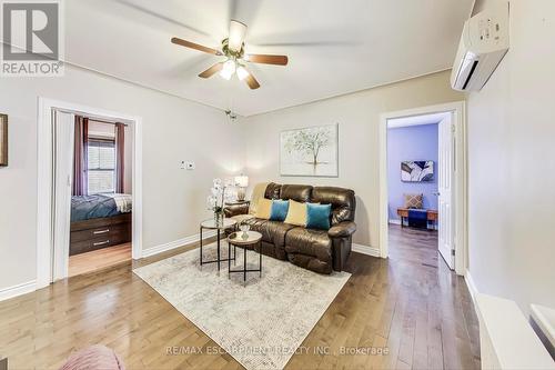 4 Martin Street, Thorold, ON - Indoor Photo Showing Living Room