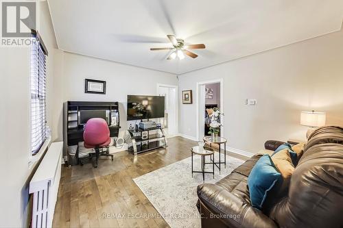 4 Martin Street, Thorold, ON - Indoor Photo Showing Living Room