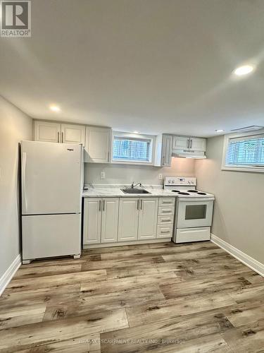 Lower - 180 Tolton Avenue, Hamilton, ON - Indoor Photo Showing Kitchen