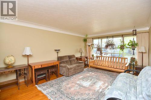 57 Cameo Avenue, Hamilton, ON - Indoor Photo Showing Living Room