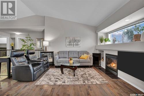 407 Beerling Crescent, Saskatoon, SK - Indoor Photo Showing Living Room With Fireplace