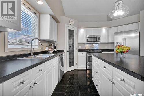 407 Beerling Crescent, Saskatoon, SK - Indoor Photo Showing Kitchen With Double Sink With Upgraded Kitchen