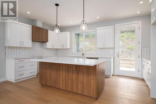 2165 Galore Crescent, Kamloops, BC - Indoor Photo Showing Kitchen With Upgraded Kitchen