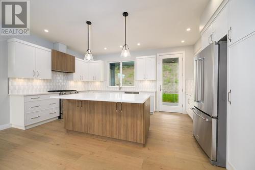 2165 Galore Crescent, Kamloops, BC - Indoor Photo Showing Kitchen With Upgraded Kitchen