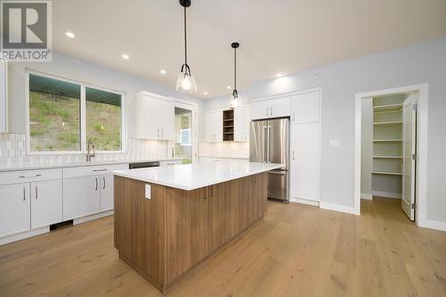 2165 Galore Crescent, Kamloops, BC - Indoor Photo Showing Kitchen With Upgraded Kitchen