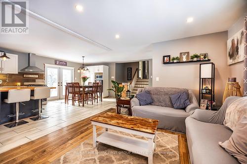 4755 Thertell Road, Clarington, ON - Indoor Photo Showing Living Room