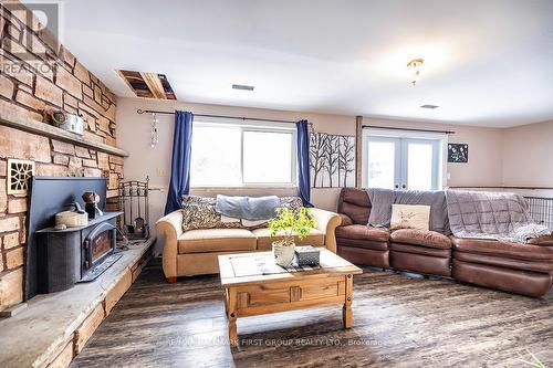 4755 Thertell Road, Clarington, ON - Indoor Photo Showing Living Room