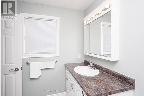 23 Denfield Road, Kawartha Lakes (Lindsay), ON - Indoor Photo Showing Bathroom