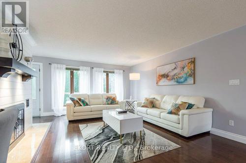 24 Kaiser Court, Belleville, ON - Indoor Photo Showing Living Room