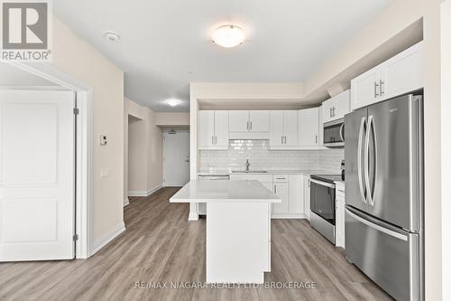 211 - 118 Summersides Boulevard, Pelham (662 - Fonthill), ON - Indoor Photo Showing Kitchen With Upgraded Kitchen