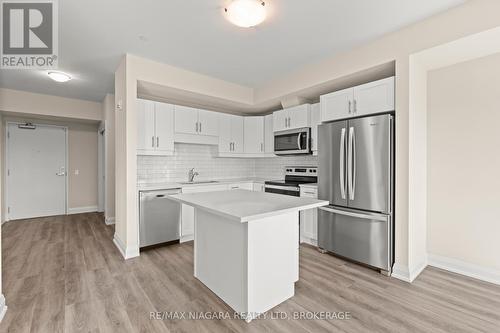 211 - 118 Summersides Boulevard, Pelham (662 - Fonthill), ON - Indoor Photo Showing Kitchen With Upgraded Kitchen