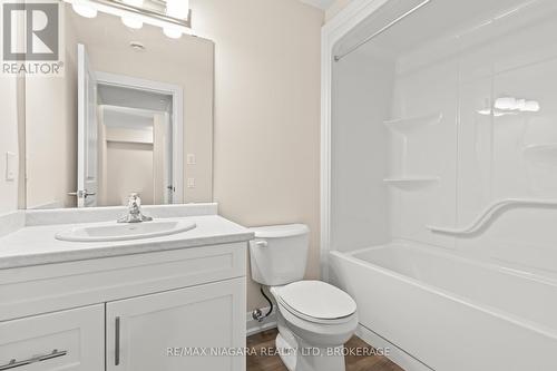 211 - 118 Summersides Boulevard, Pelham (662 - Fonthill), ON - Indoor Photo Showing Bathroom