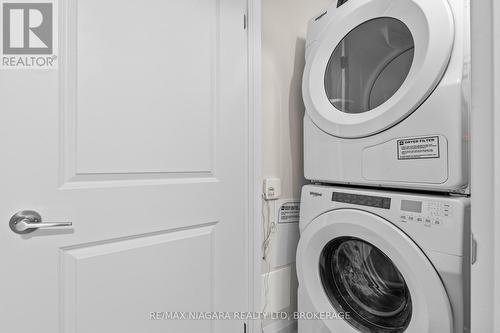 211 - 118 Summersides Boulevard, Pelham (662 - Fonthill), ON - Indoor Photo Showing Laundry Room