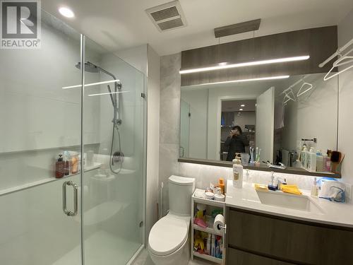 1305 6511 Sussex Avenue, Burnaby, BC - Indoor Photo Showing Bathroom