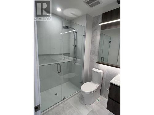 1305 6511 Sussex Avenue, Burnaby, BC - Indoor Photo Showing Bathroom