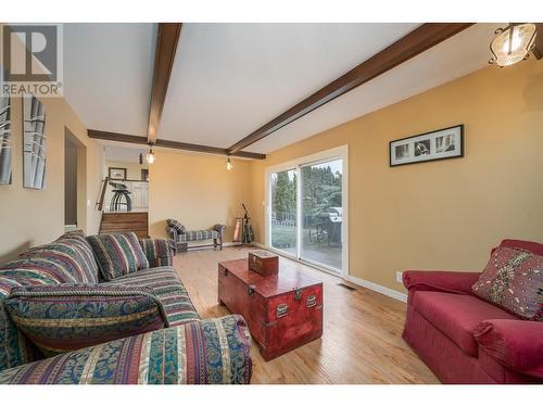 2308 Thacker Drive, West Kelowna, BC - Indoor Photo Showing Living Room