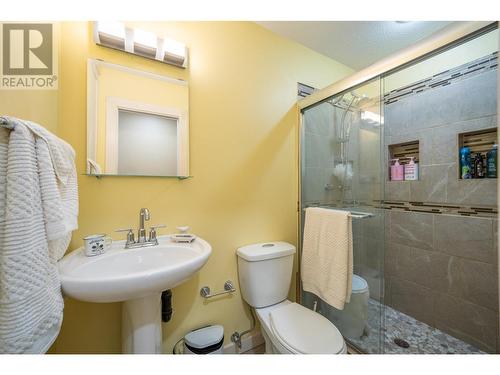 Full bathroom on main floor - 2308 Thacker Drive, West Kelowna, BC - Indoor Photo Showing Bathroom