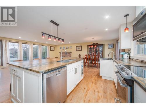 Custom made granite counter tops in the kitchen - 2308 Thacker Drive, West Kelowna, BC - Indoor Photo Showing Kitchen With Double Sink With Upgraded Kitchen