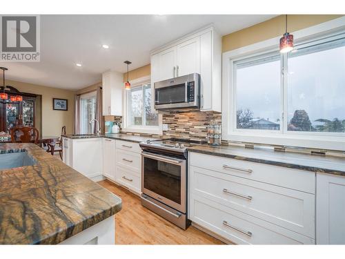 Custom made granite counter tops! - 2308 Thacker Drive, West Kelowna, BC - Indoor Photo Showing Kitchen With Upgraded Kitchen