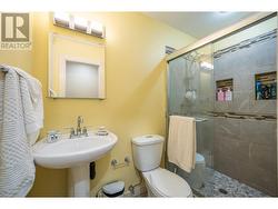 Full bathroom on main floor - 