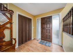 Large foyer w/closet! - 