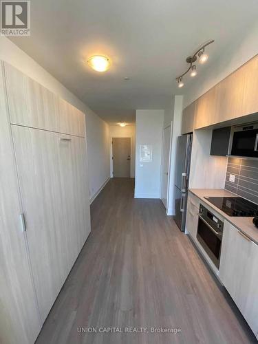 427 - 1 Belsize Drive, Toronto, ON - Indoor Photo Showing Kitchen