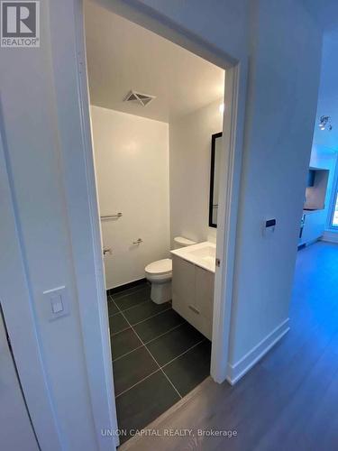 427 - 1 Belsize Drive, Toronto, ON - Indoor Photo Showing Bathroom