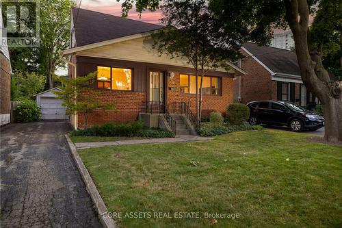 9 Lyndale Drive, Toronto, ON - Outdoor