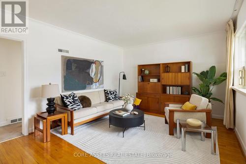 9 Lyndale Drive, Toronto, ON - Indoor Photo Showing Living Room