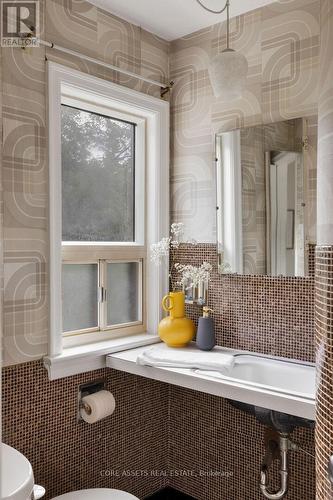 9 Lyndale Drive, Toronto, ON - Indoor Photo Showing Bathroom