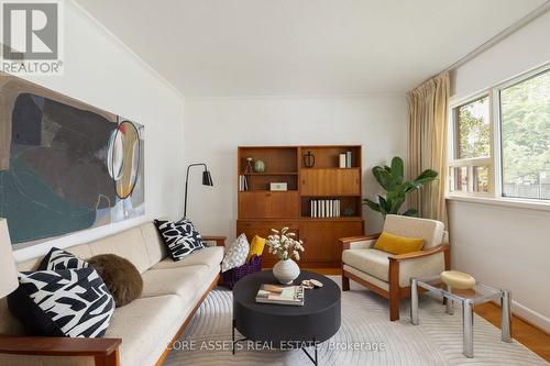 9 Lyndale Drive, Toronto, ON - Indoor Photo Showing Living Room