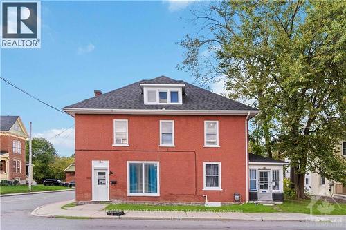 1 - 100 Brockville Street, Smiths Falls, ON - Outdoor