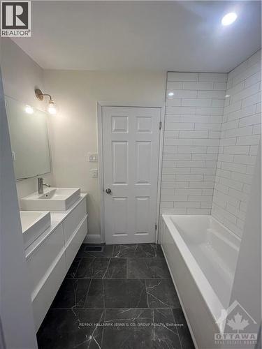 1 - 100 Brockville Street, Smiths Falls, ON - Indoor Photo Showing Bathroom