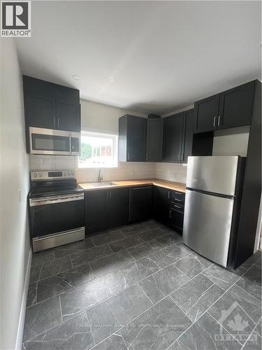 1 - 100 Brockville Street, Smiths Falls, ON - Indoor Photo Showing Kitchen