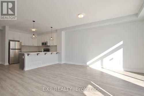 231 Anyolite, Ottawa, ON - Indoor Photo Showing Kitchen