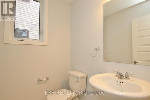 231 Anyolite, Ottawa, ON - Indoor Photo Showing Bathroom