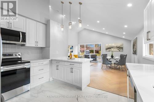 32 Brookridge Drive, Toronto, ON - Indoor Photo Showing Kitchen With Upgraded Kitchen