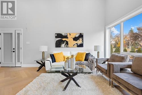 32 Brookridge Drive, Toronto, ON - Indoor Photo Showing Living Room