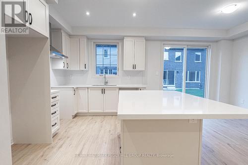 182 Durham Avenue, Barrie, ON - Indoor Photo Showing Kitchen