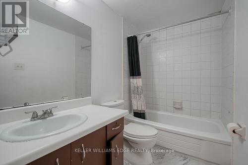 4 - 394 Springbank Avenue, Woodstock, ON - Indoor Photo Showing Bathroom