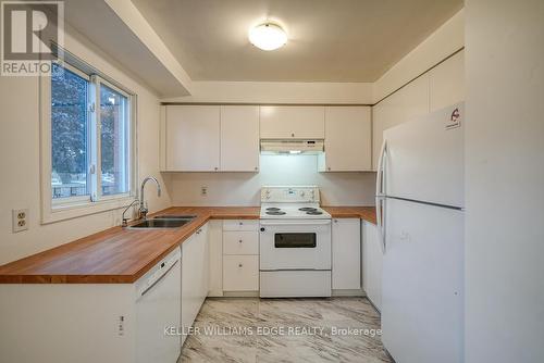 4 - 394 Springbank Avenue, Woodstock, ON - Indoor Photo Showing Kitchen With Double Sink