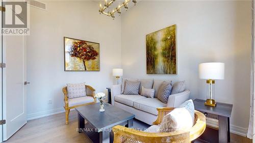 111 Clippers Lane, Blue Mountains, ON - Indoor Photo Showing Living Room